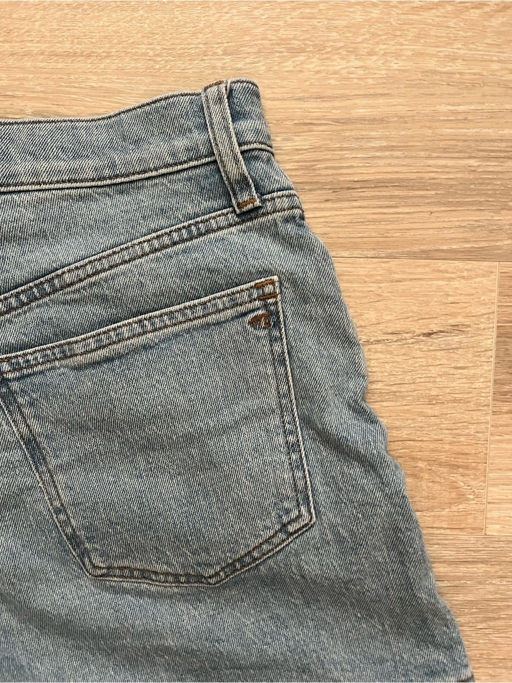 Madewell Women’s The Perfect Vintage Mid-Length Jean Short in Wainfleet Wash 26 - Picture 9 of 9